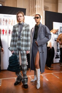 backstage-defile-salvatore-ferragamo-automne-hiver-2020-2021-milan-coulisses-110.thumb.jpg.93dd30d47c1d5ef812d9ae02bde48dd9.jpg