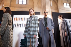 backstage-defile-salvatore-ferragamo-automne-hiver-2020-2021-milan-coulisses-112.thumb.jpg.89fcc3ec0825f136f392f88184da134f.jpg