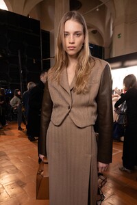 backstage-defile-salvatore-ferragamo-automne-hiver-2020-2021-milan-coulisses-23.thumb.jpg.4a29015de081d02b2764738c69d1fa2c.jpg