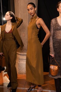 backstage-defile-salvatore-ferragamo-automne-hiver-2020-2021-milan-coulisses-35.thumb.jpg.2ade43a106e28a62742ae40f70cb3ac3.jpg