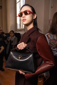 backstage-defile-salvatore-ferragamo-automne-hiver-2020-2021-milan-coulisses-39.thumb.jpg.2cdaaf62d698c85f8e55f3b95d53ab57.jpg