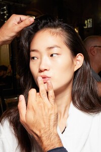 backstage-defile-salvatore-ferragamo-printemps-ete-2020-milan-coulisses-9.thumb.jpg.d7d3c0bf774f6b913d4b08c38724e1b7.jpg