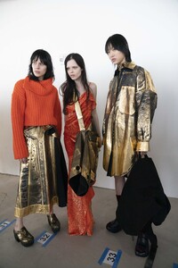 backstage-defile-sies-marjan-automne-hiver-2020-2021-new-york-coulisses-9.thumb.jpg.e5d78b82b5f6d10c6a77135d4686782f.jpg