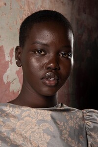 backstage-defile-simone-rocha-printemps-ete-2020-londres-coulisses-43.thumb.jpg.b3b88c4fd1514c783616a2439ce35d0d.jpg