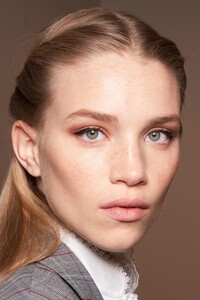 backstage-defile-tory-burch-automne-hiver-2020-2021-new-york-coulisses-26.thumb.jpg.5b7371a415f80ed2d5407ccdcc2ef7bc.jpg