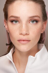 backstage-defile-tory-burch-automne-hiver-2020-2021-new-york-coulisses-9.thumb.jpg.f5428c226174013512222887a33cd4f8.jpg