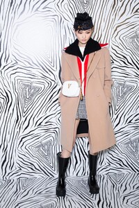 backstage-defile-versace-automne-hiver-2020-2021-milan-coulisses-32.thumb.jpg.e352076a2662de221cfc3dfbcbed629b.jpg