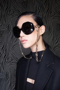 backstage-defile-versace-automne-hiver-2020-2021-milan-coulisses-77.thumb.jpg.5249c81a730d3fbaa78b11963c2deffc.jpg
