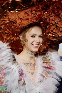 backstage-defile-viktor-amp-rolf-printemps-ete-2020-paris-coulisses-101.thumb.jpg.baa3a1fd094719a87e786502ea2ed65a.jpg