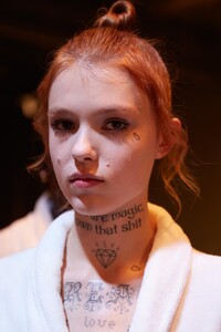 backstage-defile-viktor-amp-rolf-printemps-ete-2020-paris-coulisses-8.thumb.jpg.489f6df4c1a8a646433488bcfb65186c.jpg