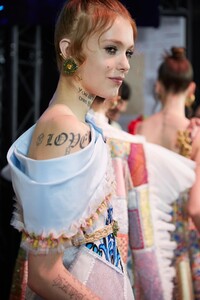 backstage-defile-viktor-amp-rolf-printemps-ete-2020-paris-coulisses-82.thumb.jpg.f8fd882aa189647181b047f40fbffd84.jpg