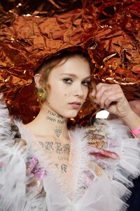 backstage-defile-viktor-amp-rolf-printemps-ete-2020-paris-coulisses-99.thumb.jpg.72119c92a6d04ba77da661da21e6488d.jpg