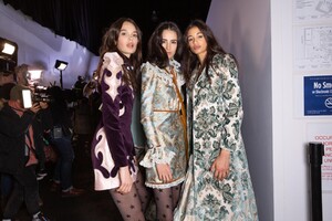 backstage-defile-zimmermann-automne-hiver-2020-2021-new-york-coulisses-8.thumb.jpg.54a48dd95d4bd8fa7db67e492b698c35.jpg