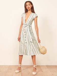 bayu-dress-baltic-1.thumb.jpg.f3489acee61f36d11db497adefe95f6a.jpg