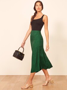 bea-skirt-jitterbug-1.thumb.jpg.ad6629d549c3712cca784780aa806601.jpg