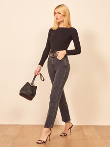 boomer-bodysuit-black-1.thumb.jpg.10b2d6bdf3d6910d1c13f826bf1c2449.jpg