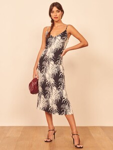 boston-dress-amazon-3.thumb.jpg.9108050ae8ed1e3483245deac88cdb02.jpg