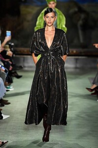 brandon-maxwell-f20-gg-024.thumb.jpg.96771b2f22f17a3e6e6f7b97af195262.jpg