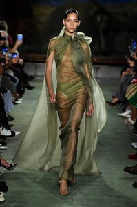 brandon-maxwell-f20-gg-057.thumb.jpg.67f7c12e6e696e2b3af2e01ee737467c.jpg