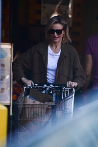 cameron-diaz-grocery-shopping-ahead-of-the-super-bowl-02-01-2020-1.jpg