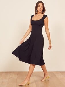 candelabra-dress-black-1.thumb.jpg.be4ea973fba8a2441a3cceb21af0b018.jpg