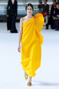 carolina-herrera-f20-gg-20.jpg