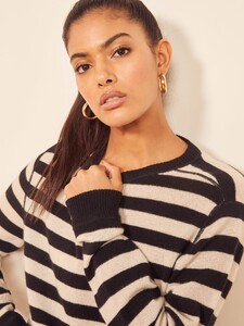 cashmere-boyfriend-sweater-pablo_stripe-3.thumb.jpg.0f96be27a24a0d34b099637ddcd30566.jpg