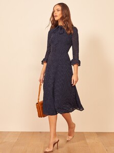 castel-dress-button-2.thumb.jpg.eec1a32fd12b93d0b3e9f266d1d46e32.jpg