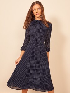 castel-dress-button-3.thumb.jpg.4a7e3382bf8f24d3176d9972c5e773f7.jpg