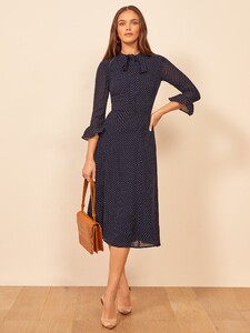 castel-dress-button-4.thumb.jpg.0fb66cc74f3cfdf48b117682cdbbe876.jpg