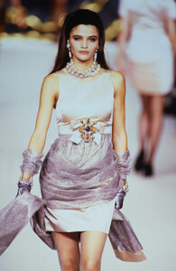 chanel-fw-1990.thumb.jpg.c068793f8a4f6c0eeefd76840b1af624.jpg