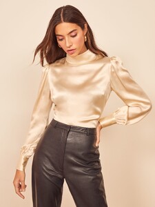 cielo-top-ivory-1.thumb.jpg.dac7f87ece98a0a988339ee03d52e61d.jpg