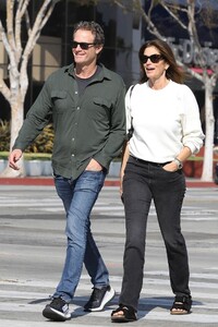 cindy-crawford-and-rande-gerber-out-in-west-hollywood-02-18-2020-0.jpg