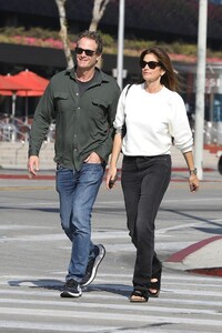 cindy-crawford-and-rande-gerber-out-in-west-hollywood-02-18-2020-1.jpg