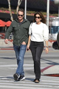 cindy-crawford-and-rande-gerber-out-in-west-hollywood-02-18-2020-3.jpg