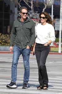 cindy-crawford-and-rande-gerber-out-in-west-hollywood-02-18-2020-5.jpg