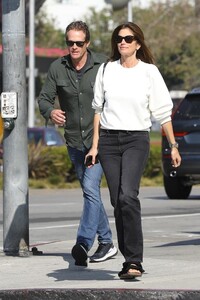 cindy-crawford-and-rande-gerber-out-in-west-hollywood-02-18-2020-6.jpg