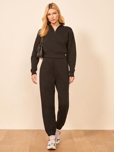 classic-sweatpant-black-1.thumb.jpg.3aabd5c6718e9cf5cf93ef05e18bad33.jpg