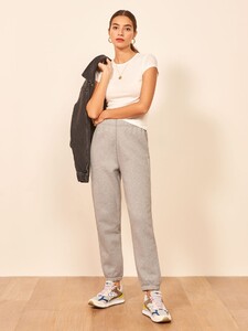 classic-sweatpant-heather_grey-4.thumb.jpg.242f4b2d57b3b82674c630e7a46977fe.jpg