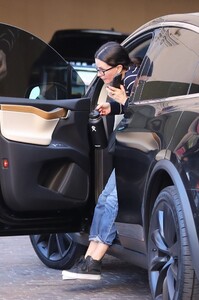 courteney-cox-in-casual-outfit-arriving-at-the-montage-hotel-in-beverly-hills-02-10-2020-0.jpg