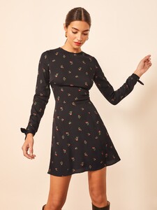 dalton-dress-lancaster-5.thumb.jpg.515144ff06e303ad5ce3e8765d8ce24a.jpg