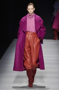 defile-alberta-ferretti-automne-hiver-2020-2021-milan-look-24.thumb.jpg.6d17ddc243a9b1c55d0a41bcf387109e.jpg