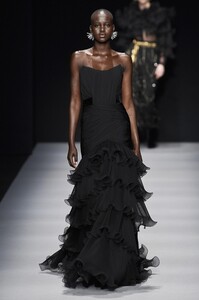 defile-alberta-ferretti-automne-hiver-2020-2021-milan-look-50.thumb.jpg.a25f55c73b1657349d6753b85d3a69f8.jpg