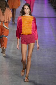 defile-alberta-ferretti-printemps-ete-2020-milan-look-21.thumb.jpg.685e4c7063e451324fb0ecfb60c907ce.jpg