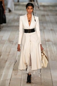 defile-alexander-mcqueen-printemps-ete-2020-paris-look-26.thumb.jpg.a45b76225d50ee66c758ab418ac3079d.jpg