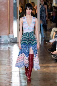 defile-altuzarra-printemps-ete-2020-paris-look-26.thumb.jpg.9a1fab48dfe3cabed23ef65d502cacef.jpg