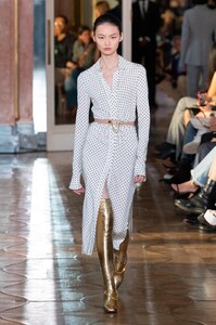 defile-altuzarra-printemps-ete-2020-paris-look-37.thumb.jpg.97ec7badc5d3571b726d58d06f4f01ff.jpg