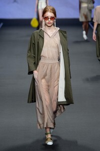 defile-anteprima-printemps-ete-2020-milan-look-17.thumb.jpg.28c155426b41cce1aa3e9a3561bc417a.jpg