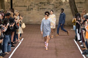 defile-apc-printemps-ete-2020-paris-look-31.thumb.jpg.1b9f078f15cfbcf5ccbffca323e1058a.jpg