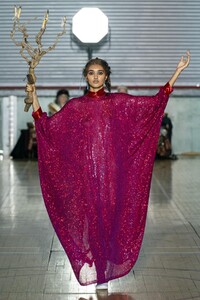 defile-ashish-printemps-ete-2020-londres-look-19.thumb.jpg.072b14c8c80766a13c2100f21d05a3fb.jpg